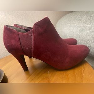Gently worn Nine West maroon booties